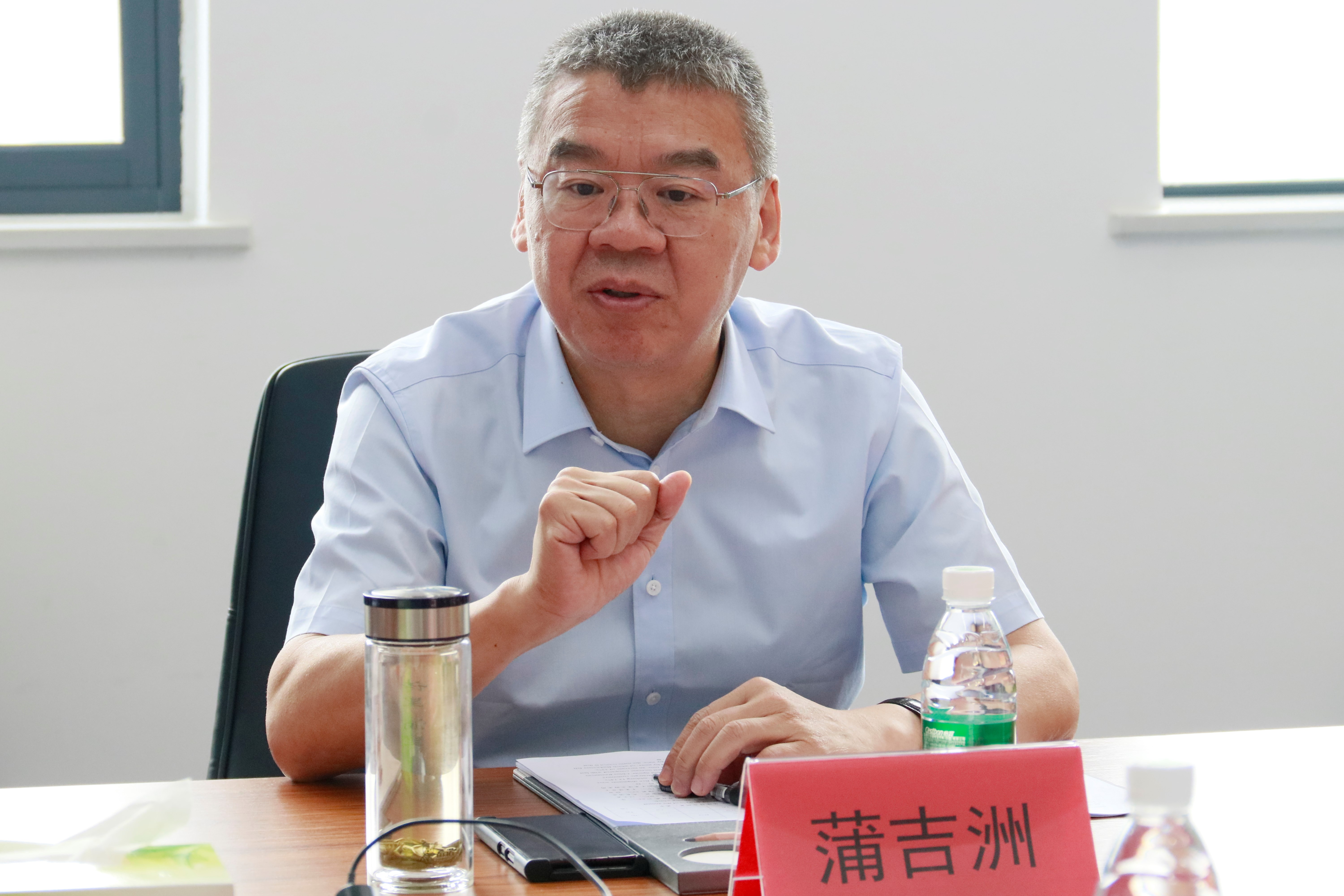 四川天馬公司第五屆董事會(huì)第三次會(huì)議成功召開(kāi)(圖1) 四川天馬公司第五屆董事會(huì)第三次會(huì)議成功召開(kāi)(圖1)